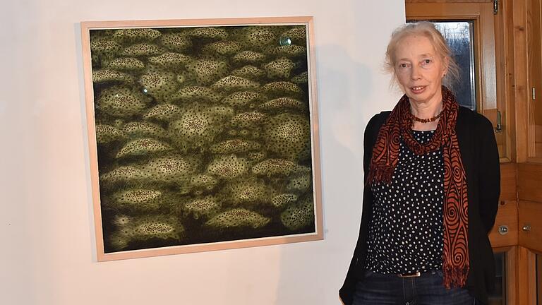 Die Künstlerin Katja Wunderling aus Nürnberg stellt momentan in der Galerie im Saal in Eschenau eine Auswahl an Zeichnungen und Pflanzenobjekten aus, darunter das Werk 'Erlengrund'. Die Künstlerin Katja Wunderling aus Nürnberg stellt momentan in der Galerie im Saal in Eschenau eine Auswahl an Zeichnungen und Pflanzenobjekten aus, darunter das Werk 'Erlengrund'.