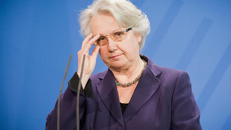 Annette Schavan       -  ARCHIV - Annette Schavan (CDU) steht am 09.02.2013 im Bundeskanzleramt in Berlin bei einem Pressestatement, bei dem sie den Rücktritt als Bildungsministerin bekanntgibt. Annette Schavan wird neue deutsche Botschafterin im Vatikan. Foto: Michael Kappeler/dpa