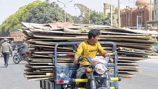 Allgegenwärtig: Eines der dreirädrigen Lastmopeds. Allgegenwärtig: Eines der dreirädrigen Lastmopeds.