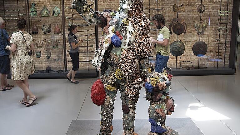 Wer's jetzt noch nicht erkannt hat, versteht es nie. Damien Hirst's Ausstellung &bdquo;Treasures from the Wreck of the Unbelievable&ldquo; ist ein großer Hokuspokus.