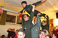 Die Dirty Dancer setzten beim Bunten Abend in Oellingen über den Köpfen der Gäste zu ihrem Höhenflug an.