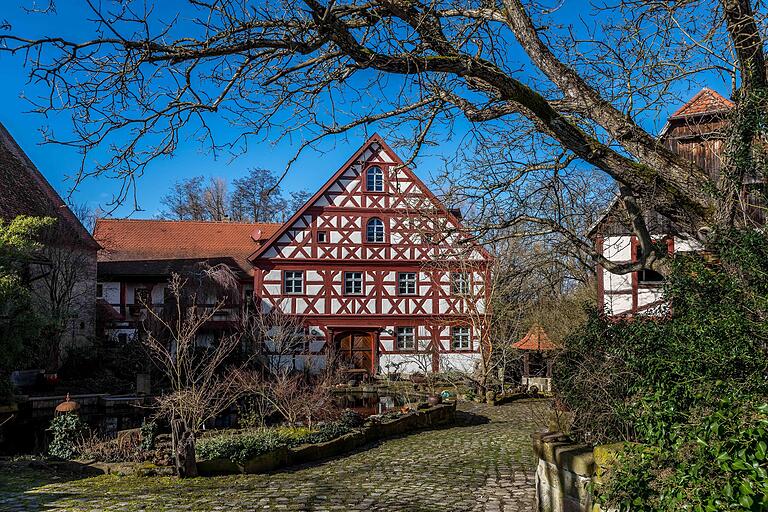 Blick auf die ehemalige Klostermühle in Birkenfeld. Blick auf die ehemalige Klostermühle in Birkenfeld. 