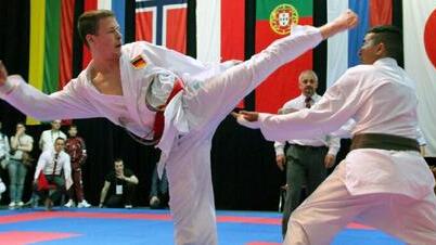 Zuverlässiger Medaillengarant: Bei der Europameisterschaft der Jugend in Bochum zeigte sich Karateka Luca Weingötz (links) einmal mehr gut in Form und holte zweimal Gold und einmal Silber für die deutsche Nationalmannschaft. Zuverlässiger Medaillengarant: Bei der Europameisterschaft der Jugend in Bochum zeigte sich Karateka Luca Weingötz (links) einmal mehr gut in Form und holte zweimal Gold und einmal Silber für die deutsche Nationalmannschaft.