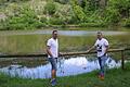 Der Wasserstand am Frickenhäuser See ist so hoch, wie seit vielen Jahren nicht mehr. Für die Vorsitzenden der ARGE Seefest, Markus Benkert (links) und Sebastian Fuchs, bedeutet der Pegel, dass die Seebühne umgeplant werden muss.