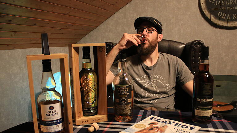 Der 33-jährige Kevin Weber hat ein Faible für schottischen Whisky. - Der 33-jährige Kevin Weber hat ein Faible für schottischen Whisky: Er ist Markenbotschafter, bietet Verkostungen an und hat es mit einer Whiskybeschreibung in den Playboy geschafft. Der 33-jährige Kevin Weber hat ein Faible für schottischen Whisky. - Der 33-jährige Kevin Weber hat ein Faible für schottischen Whisky: Er ist Markenbotschafter, bietet Verkostungen an und hat es mit einer Whiskybeschreibung in den Playboy geschafft.
