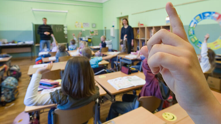 An Schweinfurts Grundschulen (Symbolbild) unterstützen seit April 2019 pädagogische Hilfskräfte die Lehrer, kümmern sich um Kinder, die sonst nur schwer zurechtkommen würden. Das, so die Erfahrung der Schulen, helfe der gesamten Klasse.