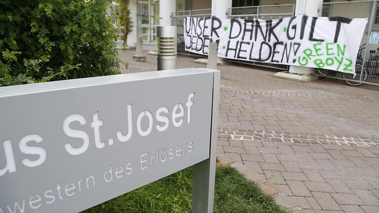 Dem Personal im Josefs-Krankenhaus wurde durch dieses Banner schon im vergangenen Jahr für den Einsatz für die Patienten während der Coronakrise gedankt. Dem Personal im Josefs-Krankenhaus wurde durch dieses Banner schon im vergangenen Jahr für den Einsatz für die Patienten während der Coronakrise gedankt.