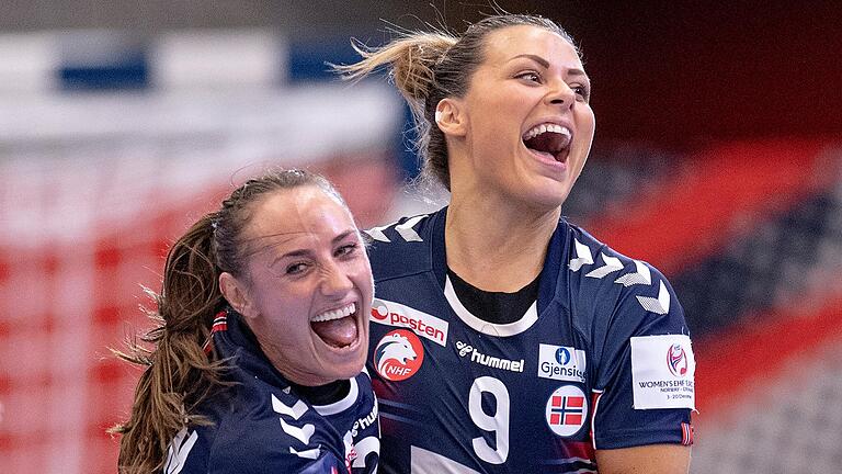 Cara Reuthals Vorbild: die norwegische Weltmeisterin Nora Mörk (rechts), im Bild mit Teamkollegin Camilla Herrem. Cara Reuthals Vorbild: die norwegische Weltmeisterin Nora Mörk (rechts), im Bild mit Teamkollegin Camilla Herrem.