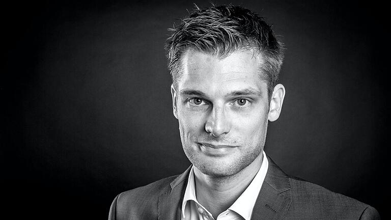 Ein 'Musikalisches Abendgebet' am Freitag, 30. September, im Kiliansdom wird der erste öffentliche Auftritt des neuen Domkapellmeisters Alexander Rüth. Ein 'Musikalisches Abendgebet' am Freitag, 30. September, im Kiliansdom wird der erste öffentliche Auftritt des neuen Domkapellmeisters Alexander Rüth.