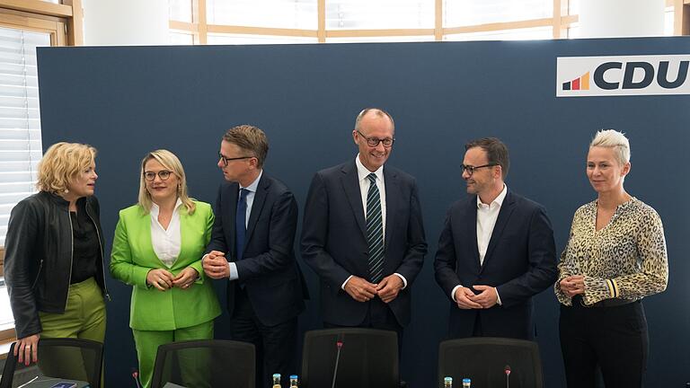 Sitzung Spitzengremien der Union       -  Applaus im Konrad-Adenauer-Haus