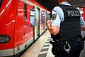 Bundespolizei am Bahnhof       -  Ein Mann soll in einer Münchner S-Bahn Fahrgäste mit einem Küchenmesser bedroht haben. (Archivbild)