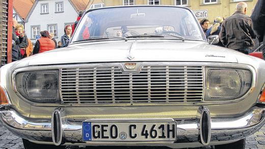Oldtimer: Auf großes Interesse stießen die Fahrzeuge mit dem alten GEO-Kennzeichen, die im Vorfeld des Vortrags zu besichtigen waren, den der Heilbronner Professor Dr. Ralf Bochert zur Wiedereinführung des einstigen Nummernschilds auf dem Marktplatz in Gerolzhofen hielt. Im Bild ein als Oldtimer zugelassener Ford Taunus 17M. Oldtimer: Auf großes Interesse stießen die Fahrzeuge mit dem alten GEO-Kennzeichen, die im Vorfeld des Vortrags zu besichtigen waren, den der Heilbronner Professor Dr. Ralf Bochert zur Wiedereinführung des einstigen Nummernschilds auf dem Marktplatz in Gerolzhofen hielt. Im Bild ein als Oldtimer zugelassener Ford Taunus 17M.