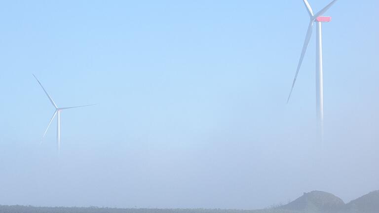 Es bleibt noch recht nebulös, wie es mit der Windkraft im Landkreis weitergeht. Am Windpark Wargolshausen/Wülfershausen sind aber inzwischen die meisten Anlagen am Netz. Es bleibt noch recht nebulös, wie es mit der Windkraft im Landkreis weitergeht. Am Windpark Wargolshausen/Wülfershausen sind aber inzwischen die meisten Anlagen am Netz.