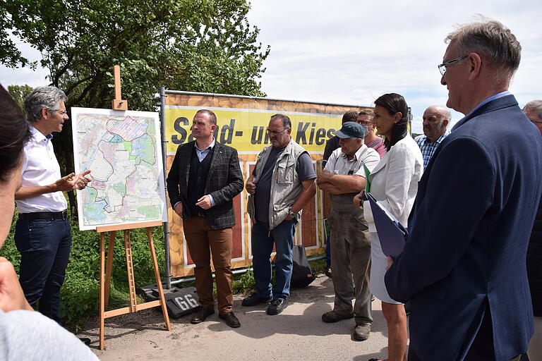 Vor Ort hatte sich im vergangenen Sommer der Petitionsausschuss des Bayerischen Landtags ein Bild vom geplanten Sand- und Kiesabbau bei Grafenrheinfeld gemacht.