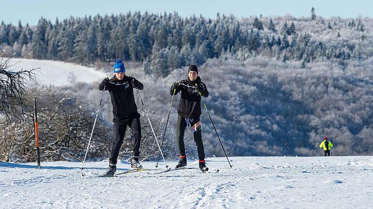 Viele Wintersportler nutzten das Wochenende auch zum Langlaufen in der Rhön. Viele Wintersportler nutzten das Wochenende auch zum Langlaufen in der Rhön.