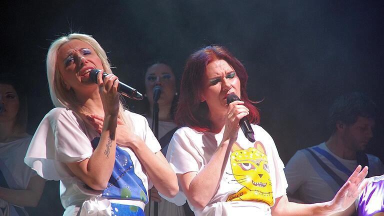 Die Tribute-Show „ABBA in Concert“ begeisterte im Regentenbau von Bad Kissingen. - Die Tribute-Show „ABBA in Concert“ begeisterte im Regentenbau von Bad Kissingen. Die Tribute-Show „ABBA in Concert“ begeisterte im Regentenbau von Bad Kissingen. - Die Tribute-Show „ABBA in Concert“ begeisterte im Regentenbau von Bad Kissingen.