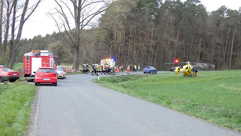 Auf der Verbindungsstraße zwischen Gleismuthhausen und Dürrenried ereignete sich am Karfreitag ein schwerer Motorradunfall.