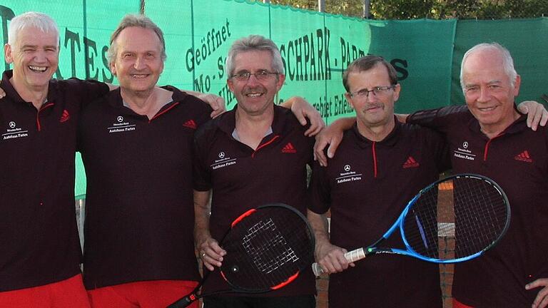 Die Männer 55 des SV Germania Erlenbach mit (von links) Andreas Pietsch, Jürgen Berger, Gerd Dräger, Urban Kratzer und Wolfgang Zorn. Zum Team gehört auch Erich Schmidt.