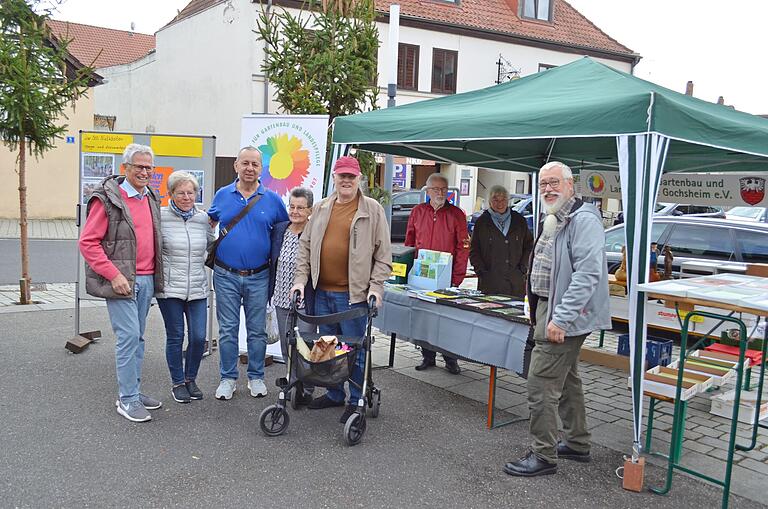 Am Info- und Verkaufsstand des Gartenbauvereins freute man sich über den guten Zuspruch. Am Info- und Verkaufsstand des Gartenbauvereins freute man sich über den guten Zuspruch.
