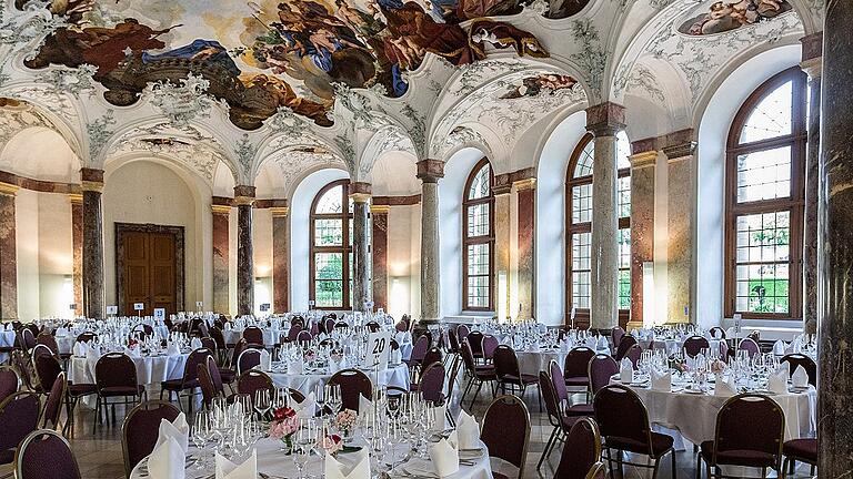 Eingedeckt für das Gala-Diner: Der Gartensaal der Residenz bei der Gala mit einem Menü von Sternekoch Benedikt Faust. Eingedeckt für das Gala-Diner: Der Gartensaal der Residenz bei der Gala mit einem Menü von Sternekoch Benedikt Faust.