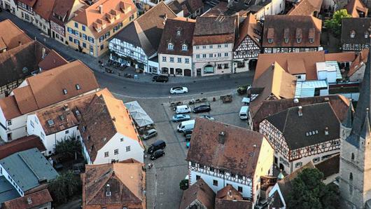 Der Marktplatz von Zeil: Richard Schlegelmilch und Markus Barth empfinden die Stadt im Maintal als ihre Heimat.