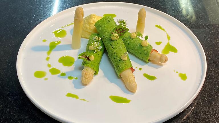 Eingewickelt! Cornelia Fischers Stangenspargel.