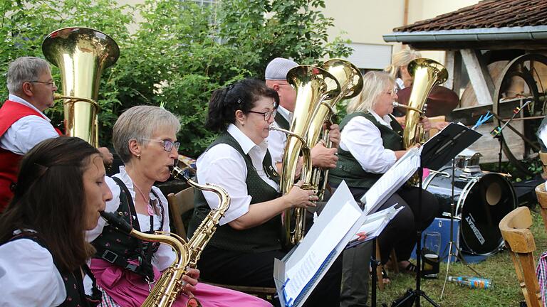 Die Musikvereinigung Machtilshausen sorgte für Stimmung. - Die Musikvereinigung Machtilshausen sorgte für Stimmung. Die Musikvereinigung Machtilshausen sorgte für Stimmung. - Die Musikvereinigung Machtilshausen sorgte für Stimmung.
