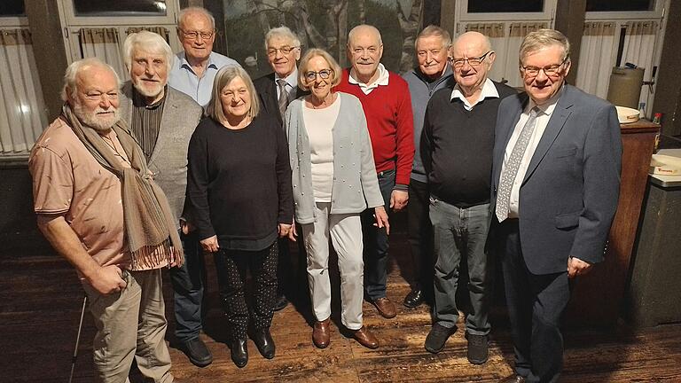 Die Geehrten (von links) Rainer Stumpf, Peter Wesselowsky, Brigitte Stumpf, Wolfgang Burgard, Altbürgermeister Walter Härtlein, Monika und Werner Fuchs,  Hans Müller, Friedel Ebert und Volkmar Halbleib MdL.