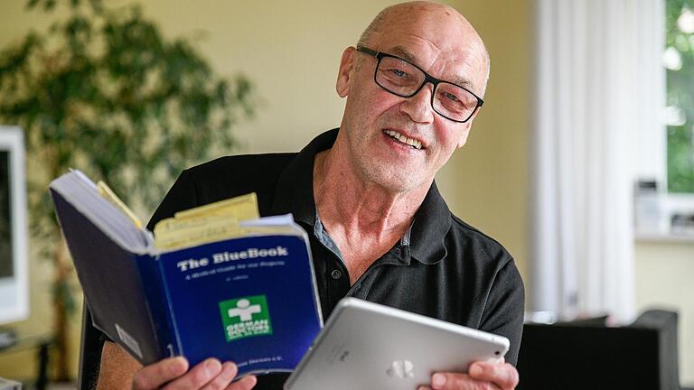 Würzburger Arzt Günther Schuster hilft seit 2019 ehrenamtlich als Arzt auf den Philippinen. Wegen Corona kann er nicht vor Ort arbeiten, hilft seinen Patienten aber jetzt via Internet. Würzburger Arzt Günther Schuster hilft seit 2019 ehrenamtlich als Arzt auf den Philippinen. Wegen Corona kann er nicht vor Ort arbeiten, hilft seinen Patienten aber jetzt via Internet. 