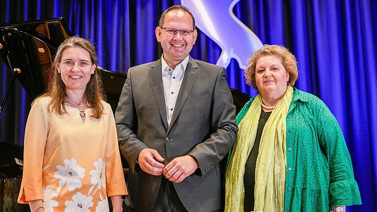 Eröffneten die Unterfränkischen Kulturtage am Freitag: Landrätin Sabine Sitter, Bürgermeister Michael Hombach und die stellvertretende Bezirkstagspräsidentin Eva Maria Linsenbreder.