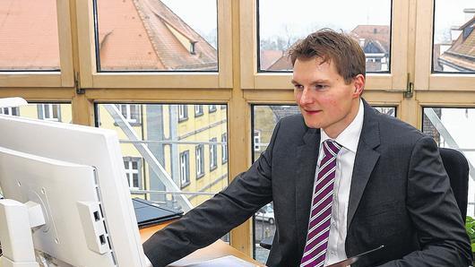 Der neue „Finanzminister“ des Landkreises. Marcus Fröhlich ist der Nachfolger von Jürgen Lutsch als Kreiskämmerer. Der neue „Finanzminister“ des Landkreises. Marcus Fröhlich ist der Nachfolger von Jürgen Lutsch als Kreiskämmerer.