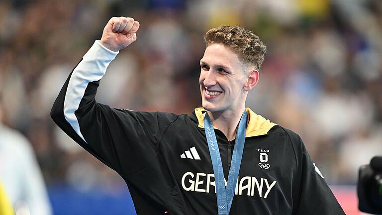 Paris 2024 - Schwimmen       -  Lukas Märtens hat als erster deutscher Mann seit 1988 Olympia-Gold im Beckenschwimmen gewonnen.