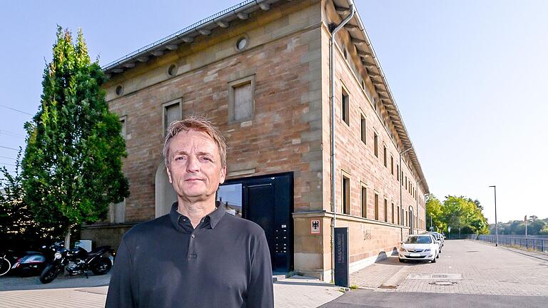 Architekt Jürgen Hauck und sein Büropartner vermieten den Zollhof 1 an das Hauptzollamt. Das Gebäude ist beliebt bei Sprayern. Ein großes Problem für die Vermieter.&nbsp;