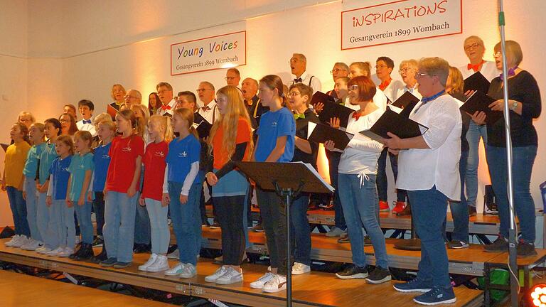 Singen mit Freude und Intensität: Lebendige Chormusik über fast zwei Stunden boten Inspirations und Young Voices unter Leitung von Marie Wehr. Singen mit Freude und Intensität: Lebendige Chormusik über fast zwei Stunden boten Inspirations und Young Voices unter Leitung von Marie Wehr. 
