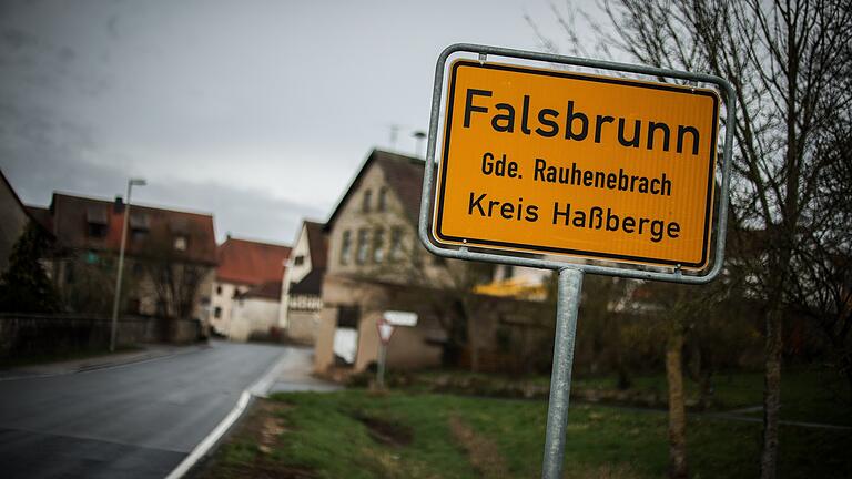 Nach der Bluttat von Falsbrunn dauern die Ermittlungen weiter an.