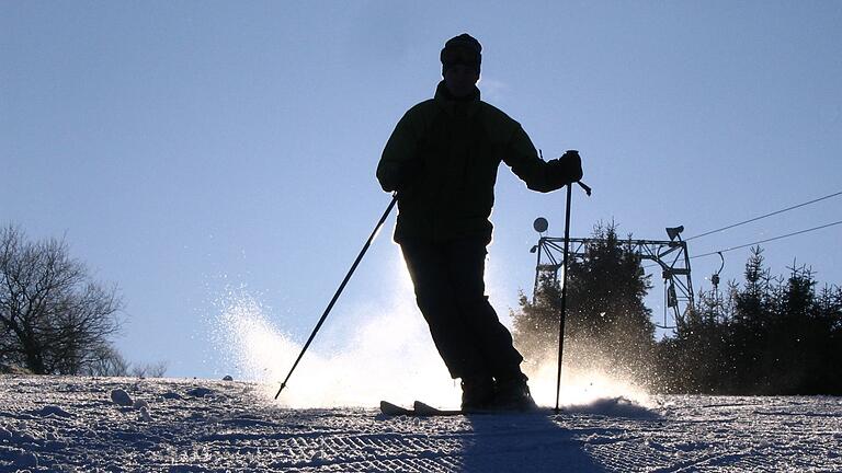 Im Gegenlicht am Kreuzberg: Es gibt diese Tage, an denen das Skifahren in der Rhön richtig Spaß macht.&nbsp;