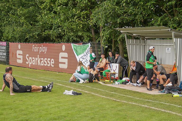 Enttäuschung beim SV Herschfeld, der in die B-Klasse abgestiegen ist. Enttäuschung beim SV Herschfeld, der in die B-Klasse abgestiegen ist.