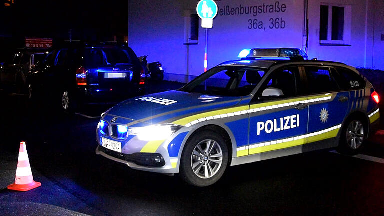 Wegen einer 250-Kilo-Fliegerbombe musste am Freitagabend ein Teil der Würzburger Zellerau evakuiert werden. Wegen einer 250-Kilo-Fliegerbombe musste am Freitagabend ein Teil der Würzburger Zellerau evakuiert werden.