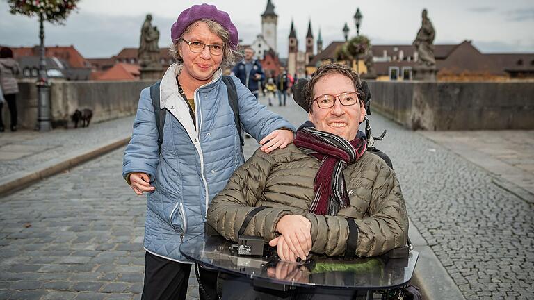 Katrin Langensiepen und Julian Wendel engagieren sich politisch für die Rechte von Menschen mit Behinderung.