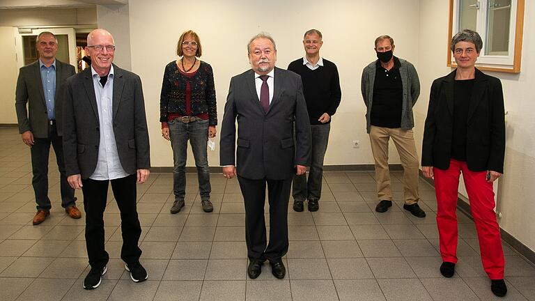 Verabschiedung aus dem Marktbreiter Stadtrat (von links): Jürgen Huthöfer, Bürgermeister Harald Kopp, Maria-Luise Thein, Altbürgermeister Erich Hegwein, Hans-Martin Hofmann, Gerd Friedlein und Martina Michel (von links). Verabschiedung aus dem Marktbreiter Stadtrat (von links): Jürgen Huthöfer, Bürgermeister Harald Kopp, Maria-Luise Thein, Altbürgermeister Erich Hegwein, Hans-Martin Hofmann, Gerd Friedlein und Martina Michel (von links).