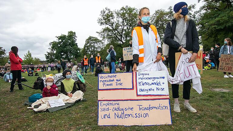 Protest auf den Mainwiesen: Am 5. Klimastreik von Fridays For Future beteiligten sich rund 700 Menschen.