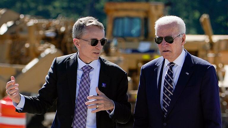 US-Präsident Biden und Intel-Chef Gelsinger in Ohio - Intel bekommt auch Milliarden-Subventionen von der US-Regierung. (Archiv) US-Präsident Biden und Intel-Chef Gelsinger in Ohio - Intel bekommt auch Milliarden-Subventionen von der US-Regierung. (Archiv)