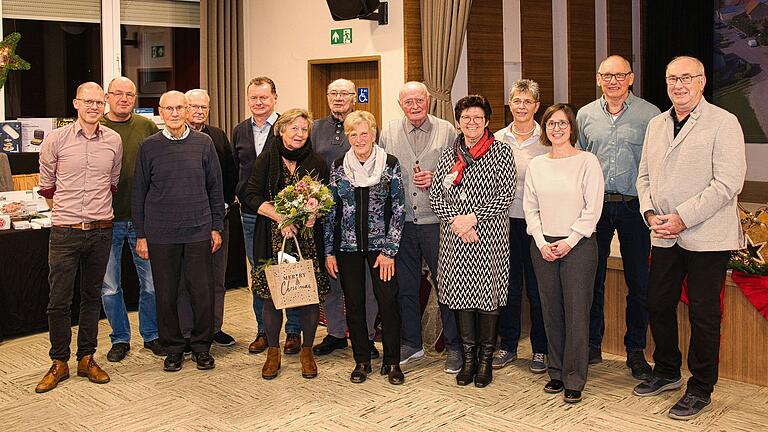 Im Bild (von links): Vorsitzender Adrian Löber, Holger Schmitt, Berthold Häckner, Gerd Weis, Werner Weid, Renate Schrneider, Viktor Haupt, Anni Fick, Erwin Oestreicher, Gertraud Göb, Erika Weiß, Bianca Göb, Vorsitzender Georg Strobel und Ehrenvorsitzender Siegfried Weis. Im Bild (von links): Vorsitzender Adrian Löber, Holger Schmitt, Berthold Häckner, Gerd Weis, Werner Weid, Renate Schrneider, Viktor Haupt, Anni Fick, Erwin Oestreicher, Gertraud Göb, Erika Weiß, Bianca Göb, Vorsitzender Georg Strobel und Ehrenvorsitzender Siegfried Weis.