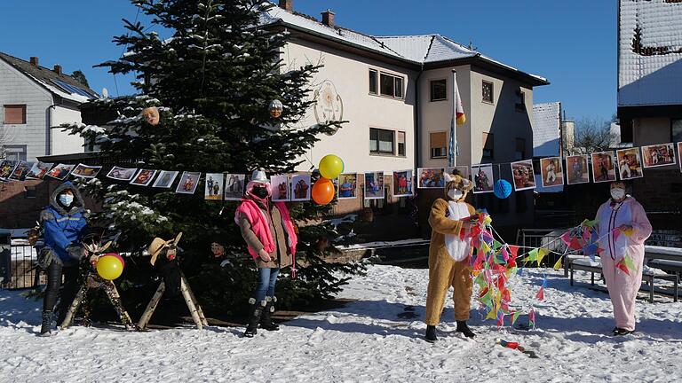 140 närrische Fotos präsentiert der Faschingsverein &quot;Feller Hoase&quot; zum alternativen &quot;Bilder-Faschingszug&quot;.