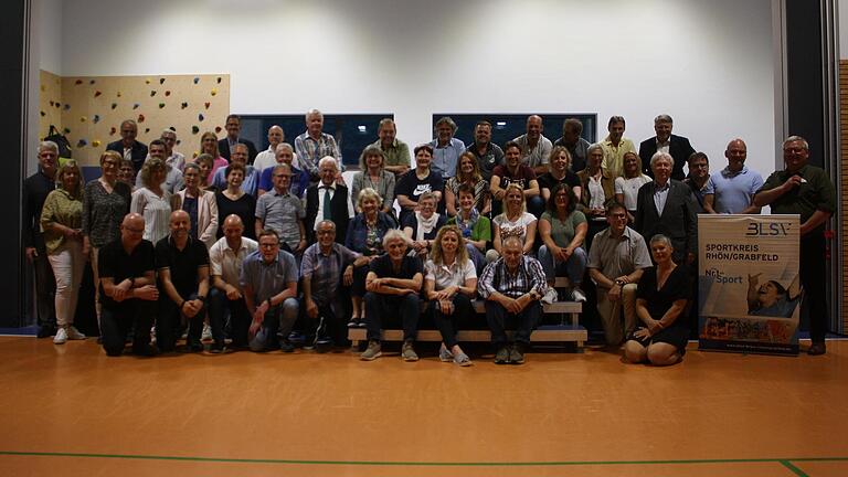 Diesen Frauen und Männern wurde bei der ersten Übungsleiterehrung des BLSV Rhön-Grabfeld Dank gesagt. Diesen Frauen und Männern wurde bei der ersten Übungsleiterehrung des BLSV Rhön-Grabfeld Dank gesagt. 