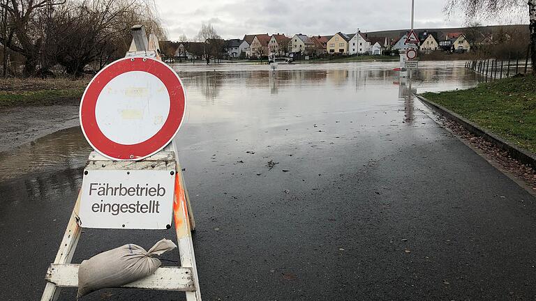 Hochwasser am Main: am Fähranleger in Eschendorf mit Blick nach Nordheim am 1. Weihnachtsfeiertag. Hochwasser am Main: am Fähranleger in Eschendorf mit Blick nach Nordheim am 1. Weihnachtsfeiertag.