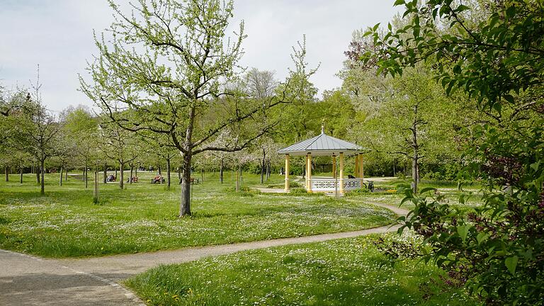 3. Neben dem Kurpark braucht sich der Schlosspark in Bad Mergentheim keineswegs zu verstecken. Auf dem Bild: das Halbmondhäuschen.