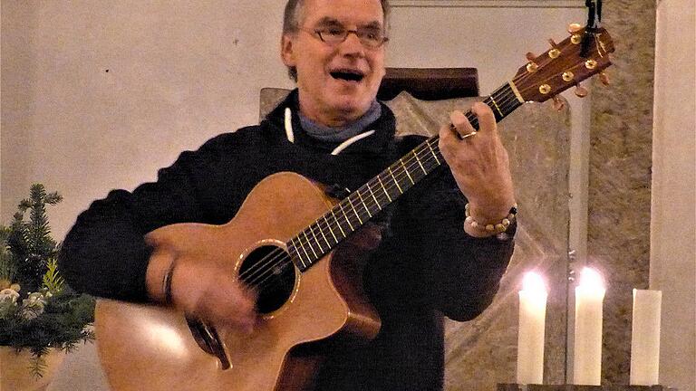 Konzert mit Liedermacher Jonathan Böttcher in der evangelischen Kirche.