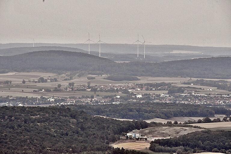 Vom Großen Gleichberg aus hatten die russischen Soldaten einen guten Blick auf Bad Königshofen. Von dort aus konnte sogar der Funkverkehr des Frankfurter Flughafens abgehört werden.