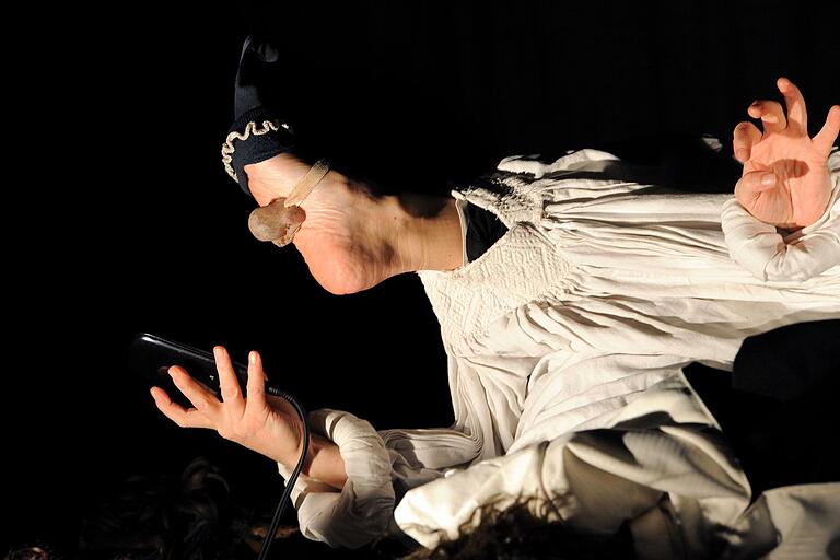 Der 'Fußmord und andere Liebesdramen' sowie den Froschkönig führt das 'Hand und Fußtheater Anne Klinge' am 25. November auf. Der 'Fußmord und andere Liebesdramen' sowie den Froschkönig führt das 'Hand und Fußtheater Anne Klinge' am 25. November auf.